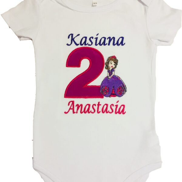 Body pentru bebelusi aniversar personalizat prin broderie cu imagine disney Sofia si nume .