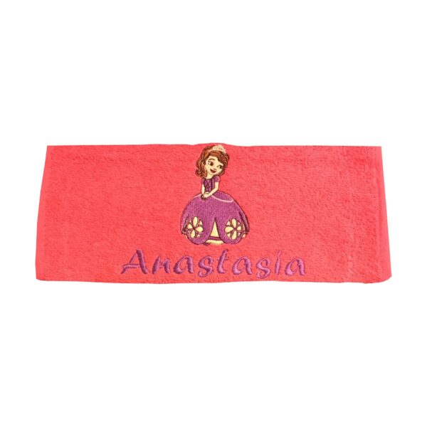 Prosop pentru copii rosu personalizat prin broderie cu Imagine Disney si nume .